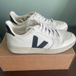 Veja V-10 White/Black Sneakers